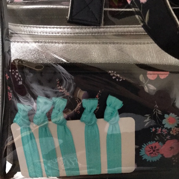 Primrose Hill London travel overnight accessory bag - Picture 3 of 12